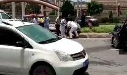 网友爆料三轮车视频,惊险瞬间！三轮车视频引发网友热议